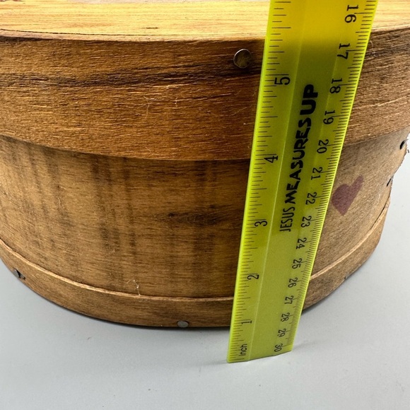 Vintage handpainted wooden cheese box - Picture 4 of 9